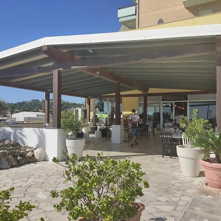 Flora Marina E Oasi Marina - Fronte Mare アパート *